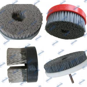 Четки със закопчан комплект