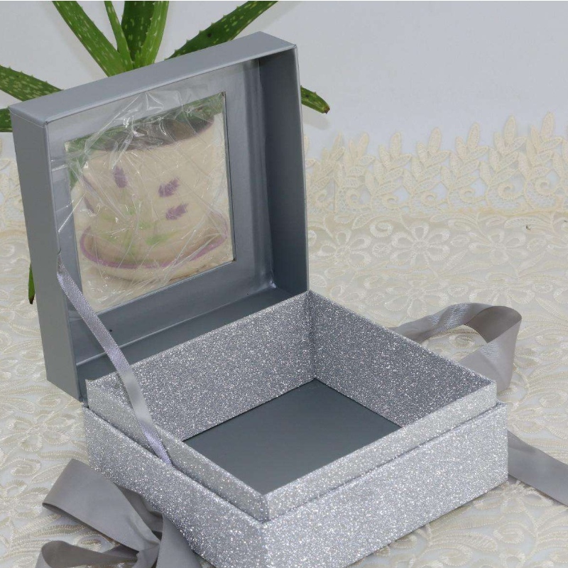 твърда хартиена кутия с PET прозорец