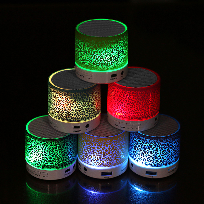 Преносим Super Bass кръг малък USB безжичен високоговорител Мини Led Light Bluetooth високоговорител с FM радио