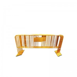 Барикада за контрол на тълпата от метална пътна настилка