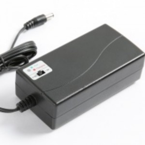 NIMH зарядно за батерии за 7.2V ~ 12V NIMH / NICD батерии