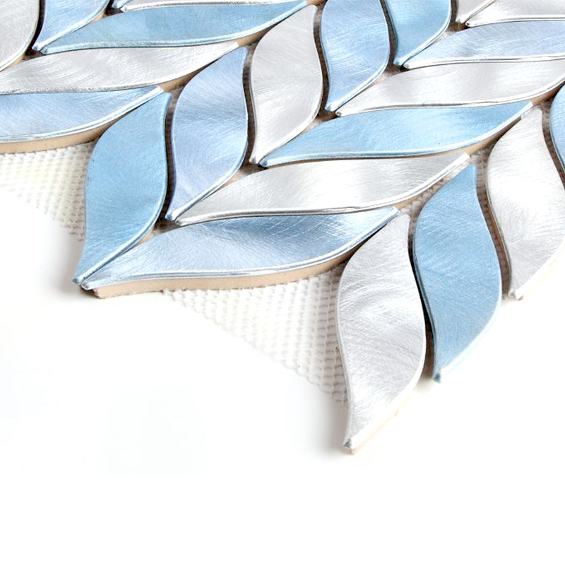 Модна алуминиева смес от синя мозаечна плочка за декорация на баня