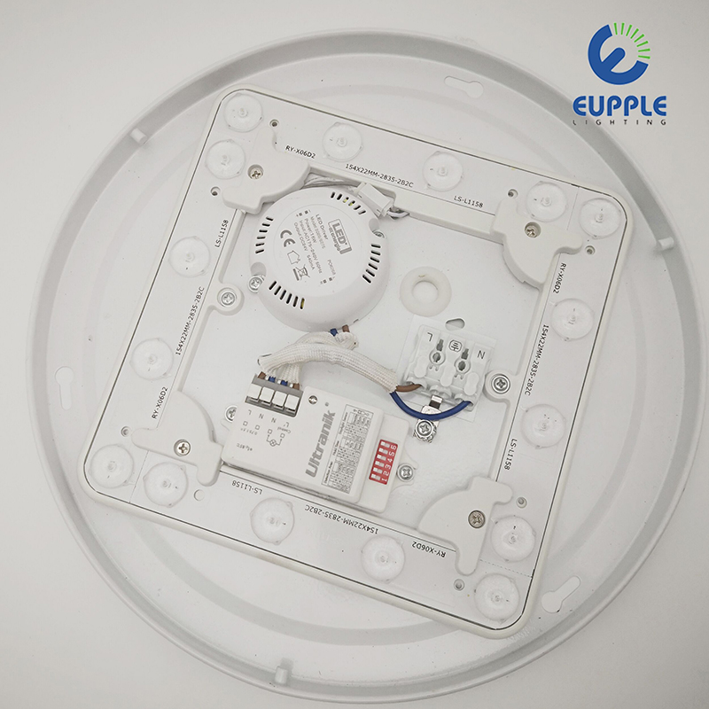 Горещи продажби 5.8G Регулируема светлина на сензора за движение на закрито тънък 5 см ултратъчен модерен таван лампа