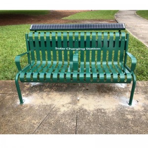 Горна пейка за зареждане със слънчеви панели отзад