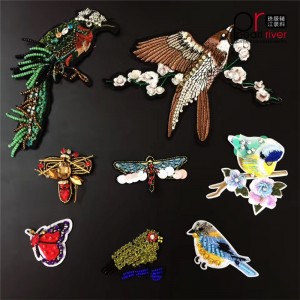 Най-новата лепенка с бродирани животни и цветя