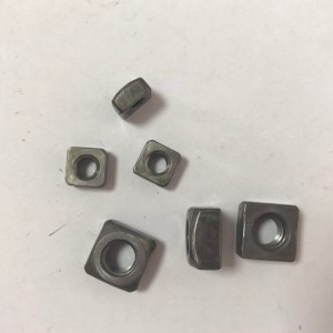 квадратна гайка