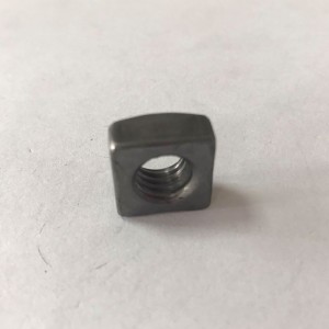 квадратна гайка