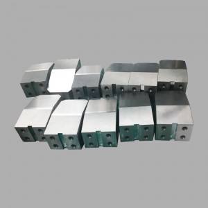 Обръщане на фрезова работна обработка за монтаж на промишлено оборудване