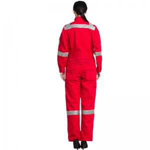 Работното облекло трябва да бъде персонализирано, а не закупено