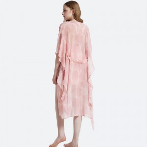 Комплект дамски пижами от сатен с принтиран шал