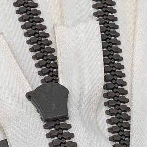 Пластмасови ципове със затворени краища RIRI зъби Боядисан плъзгач за автоматично заключване с издърпване на ключодържателя 9