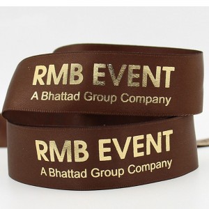 персонализирано цветно лого печат с релефно фолио, отпечатано черна сатенена панделка