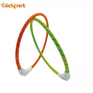 Нова доставка за домашни любимци Коледно воденица за куче с отразяващи коприни водоустойчива яка за домашни любимци Led Light Up изпо...