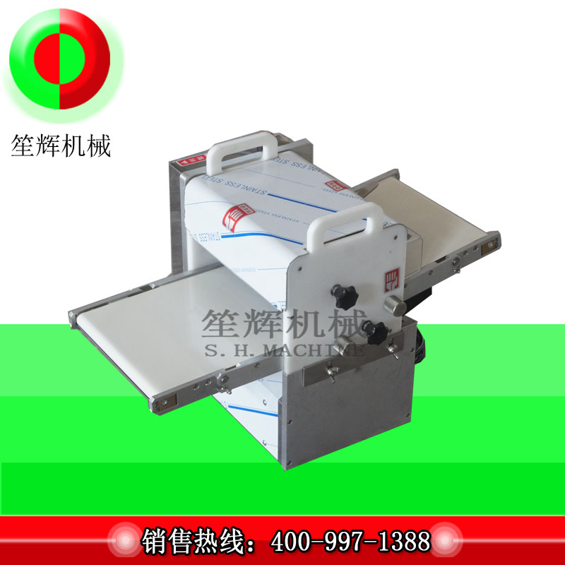 Малък филийка за месо нарязва свинско сладко