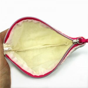 вълнена козметична чанта