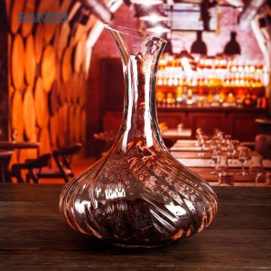 Ръчно издухан без оловен кристал наклонен висококачествен декантер за вино от пуйка