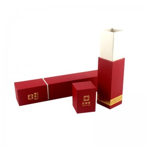 Квадратна подаръчна кутия със специални персонализирани редки сувенири