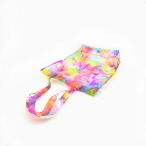 чанта за пазаруване с ярък цвят