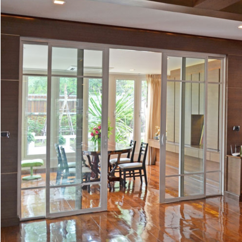 ПЛЪЗГАЩА СЕ ВРАТА