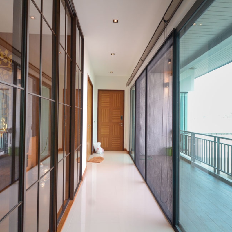 ПЛЪЗГАЩА СЕ ВРАТА