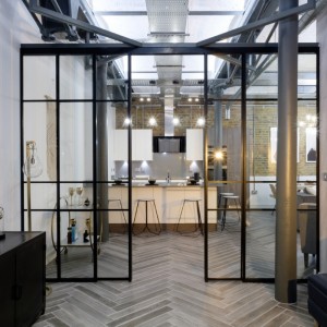 Плъзгаща се вратичка от тясна рамка