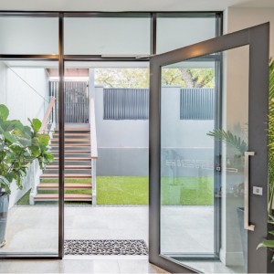 НАГРАДЕНИ ВРАТИ