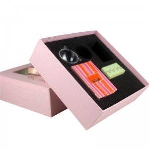 Elegance Tote Box показва пълен комплект от подаръци за чай с ръчна подаръчна кутия