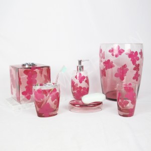 Прозрачно стъкло с комплект декоративни аксесоари за баня