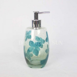 Прозрачно стъкло с комплект декоративни аксесоари за баня