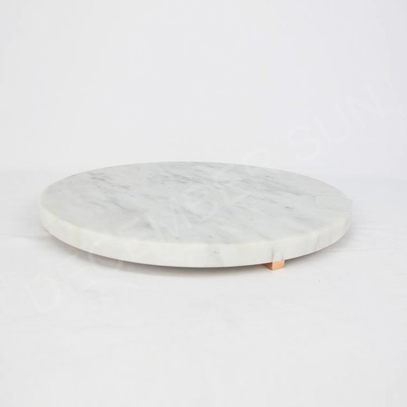 Поставка за торта с бял мрамор на най-добра цена