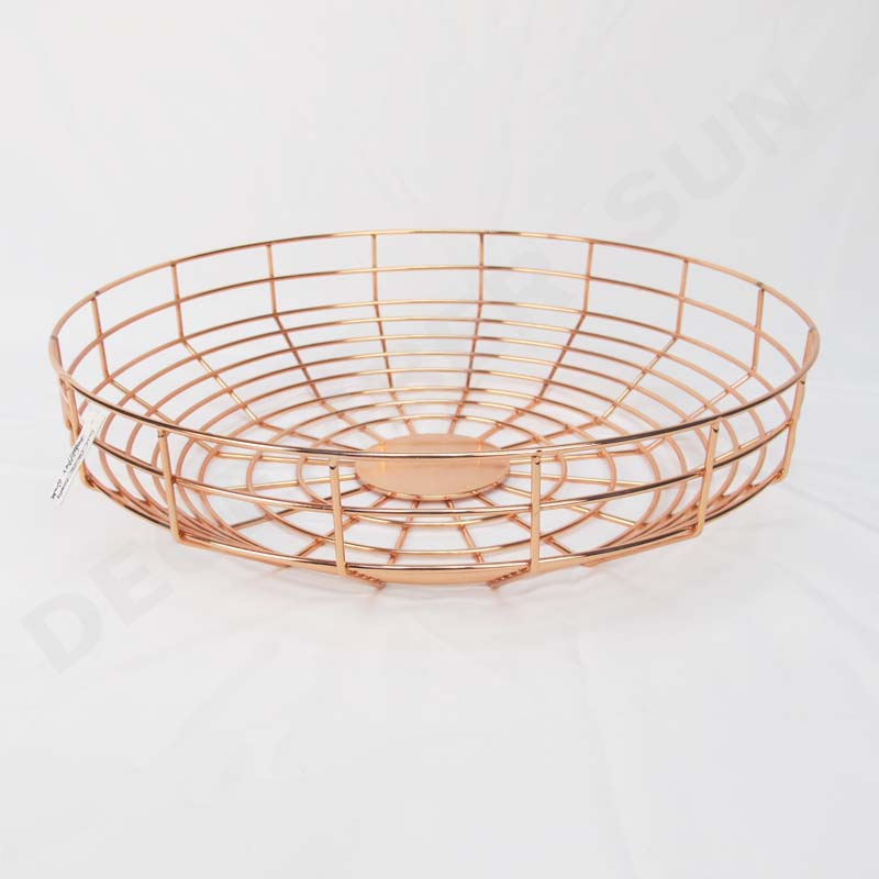 Метална кошница с кръгли плодове