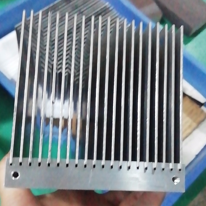 Радиатор / рязане на тел / фрезоване с ЦПУ / A6061