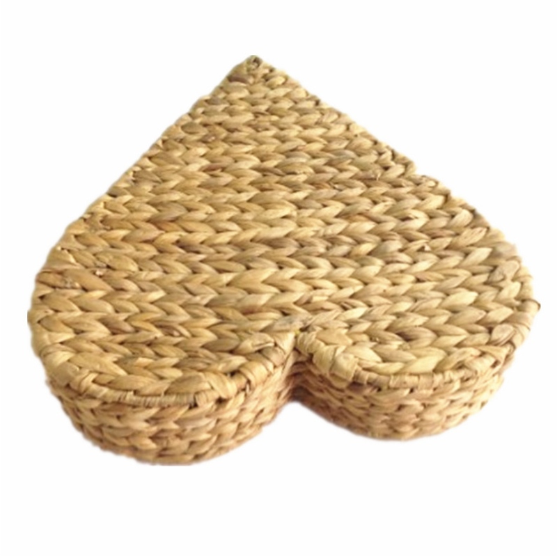 Кошница с воден хиацинт във формата на сърце