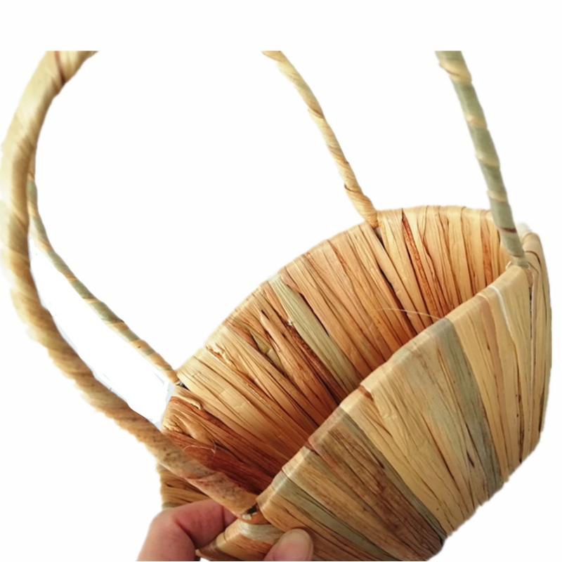 Сламена флорална кошница с дръжка