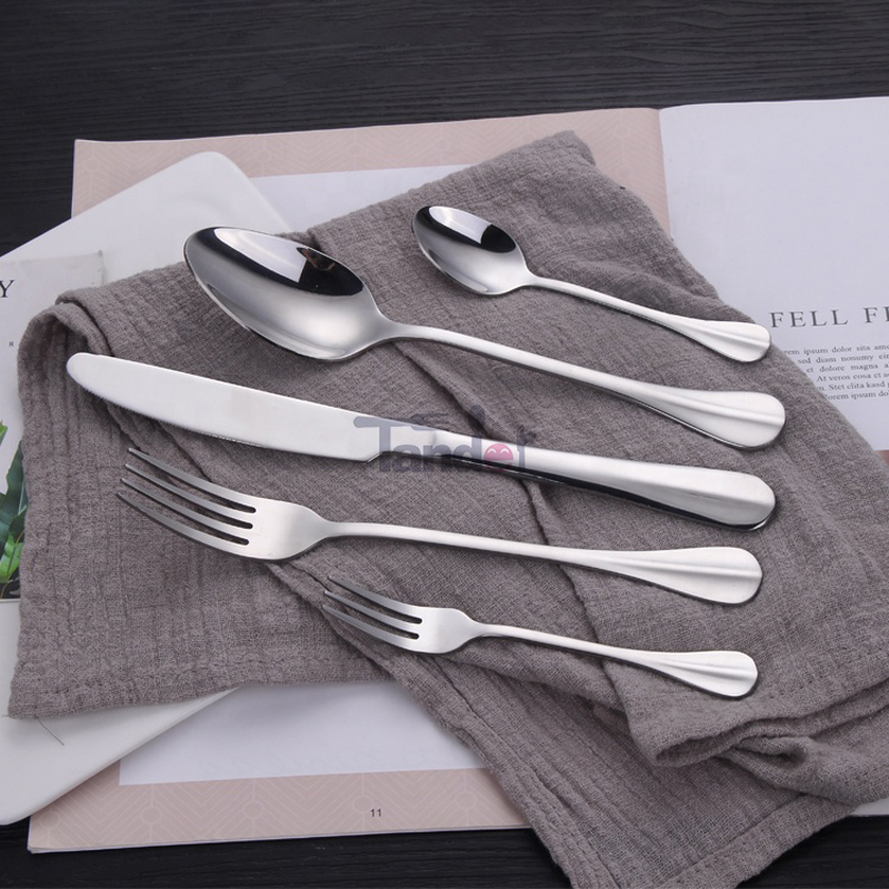 18PCS Огледално полиране на таблетките комплект Utensil Set, Ножове, вилици, лъжици за дома и ресторанта