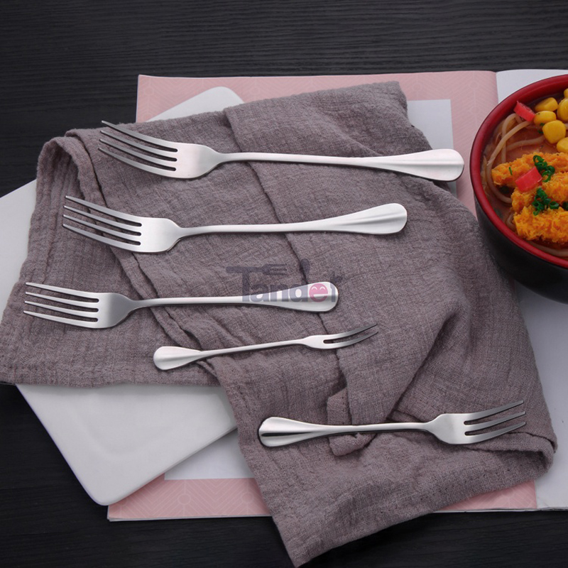18PCS Огледално полиране на таблетките комплект Utensil Set, Ножове, вилици, лъжици за дома и ресторанта