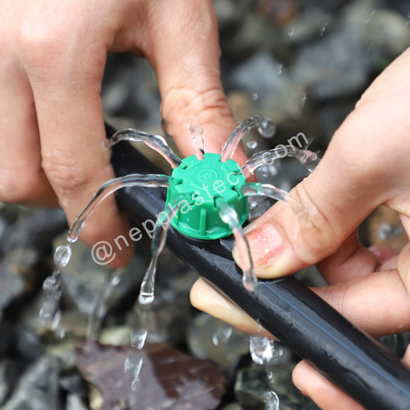 автоматична капкова напоителна емитерна система с регулируемо напояване, вградени капкомери