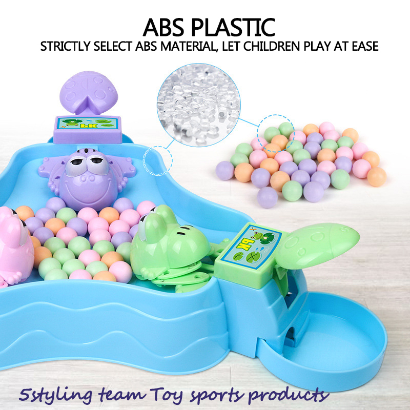 Tiktok, същите деца, жаба, боб и момичето, алчната игра за взаимодействие в семейството на Doug.