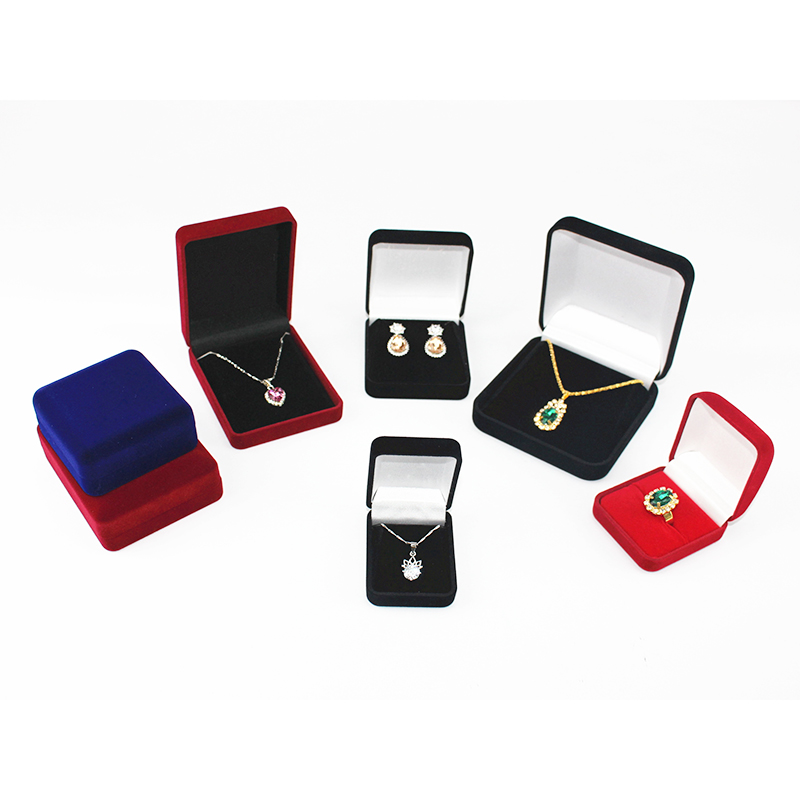 Кутия с бижута, кутия с кадифе.