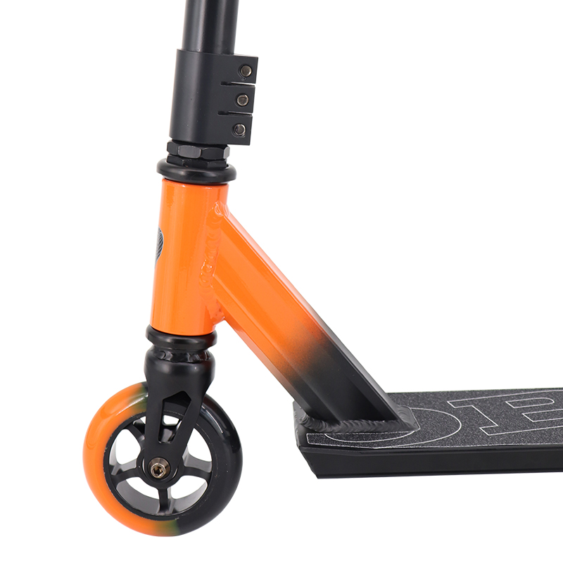 нов евтин каскадьорски скутер (два цвят оранжево)