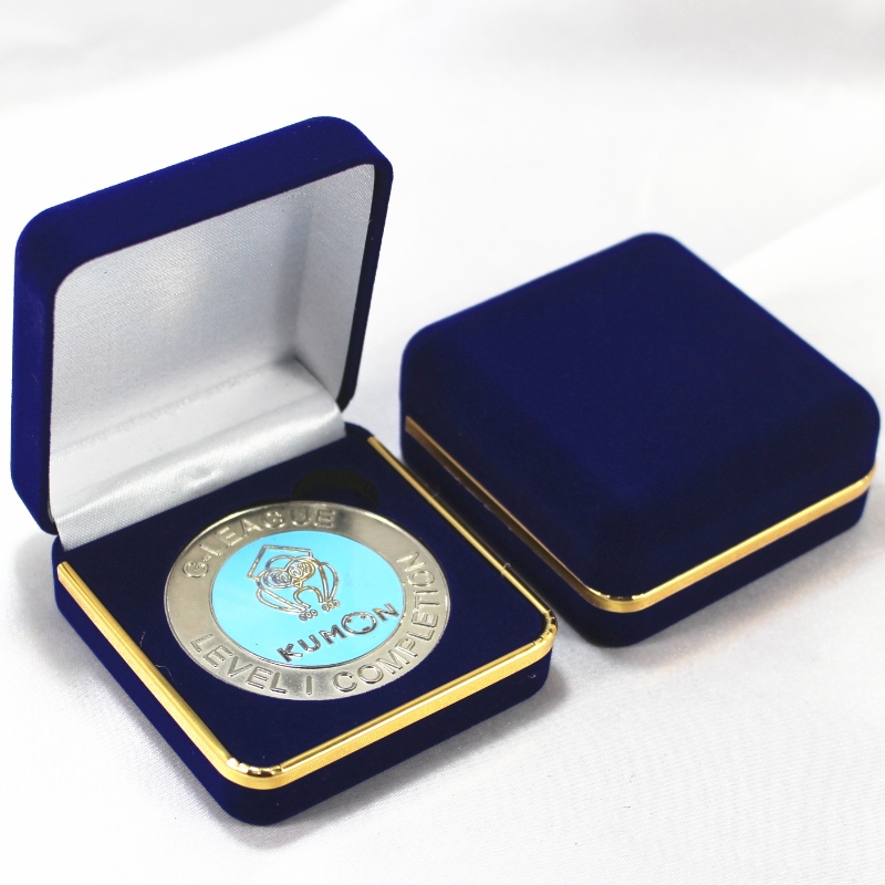 Точка D-17 кръгла форма Велвета кутия за педали, монетни значки, mm.65*68*29, тегла около 40g.