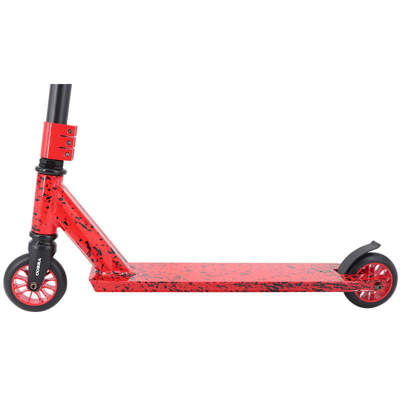 евтин каскадьорски скутер (пръски червено/черно)