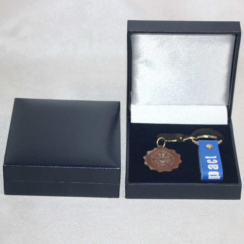 Елемент V-06 квадратен пластмасов флейкет за 50-60 mm монети, значка, копчета за ръкавели, щипка за вратовръзка, медал и т.н.88*91*33, тегло ...