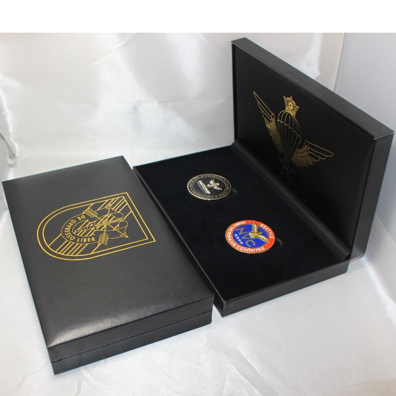 Точка V-21 правоъгълна кожена кутия за 90*120 mm медал, значка за монети, и т.н. mm.234*140*40, тегла около 325g