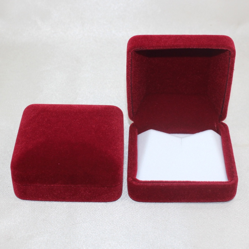 Артикул T-02 медална кутия, покрита с фланелет или PU кожа за 25-45 мм монета, значка ＆ малък медал и др. Mm.65 * 65 * 35 мм, тегло около 62 г