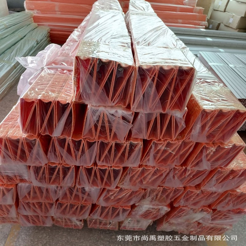 Изработване на пвц пластмасови профили за профили на канали за стоманени опаковки