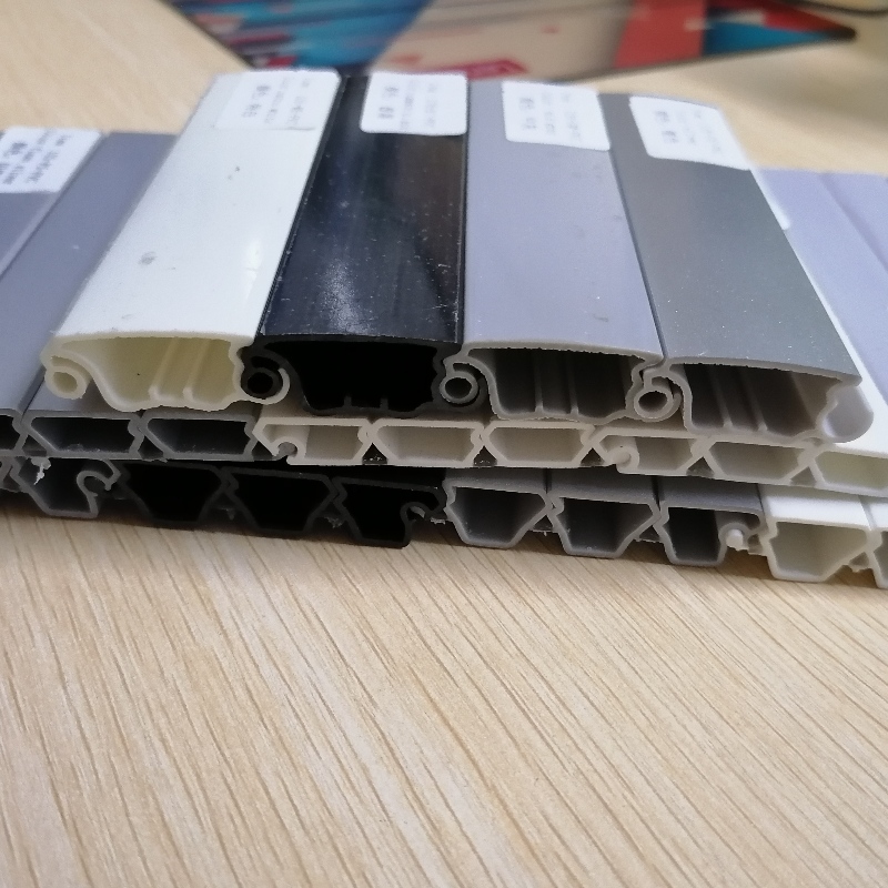 пожароустойчиви PVC ролетни щори pvc ролетни профили коекструдирани pvc профилни летви за врата на шкафа