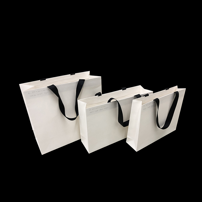 Бяла чанта за подаръци със сатенена панделка Дръжки малки, средни и големи размери