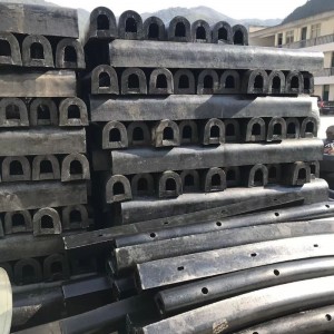 Полукръгла дефенса Марина док съд с бронежилетки с правоъгълна броня