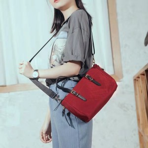 Върху водоустойчив найлон рамо чанта женски голям капацитет на чантата oxford кърпа пратеник торба Фабрика за директни продажби